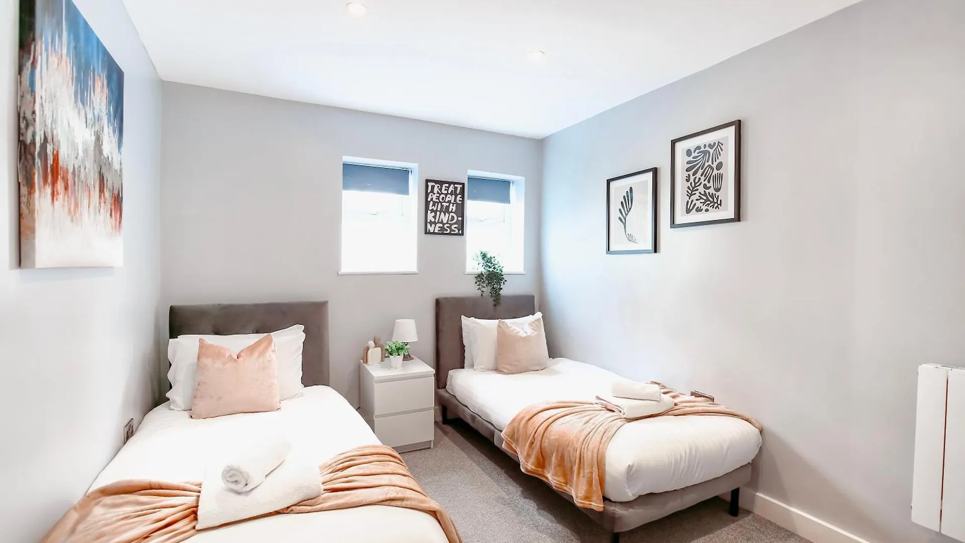 2 Bedroom, Brighton Central Apartment