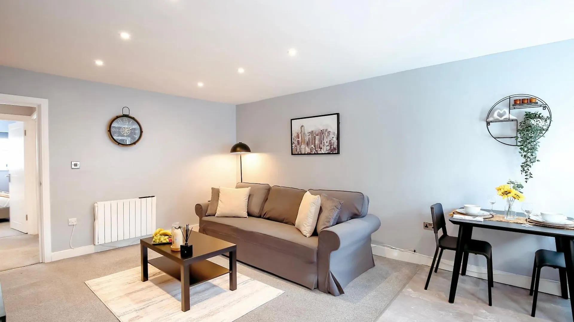 2 Bedroom, Brighton Central Apartment