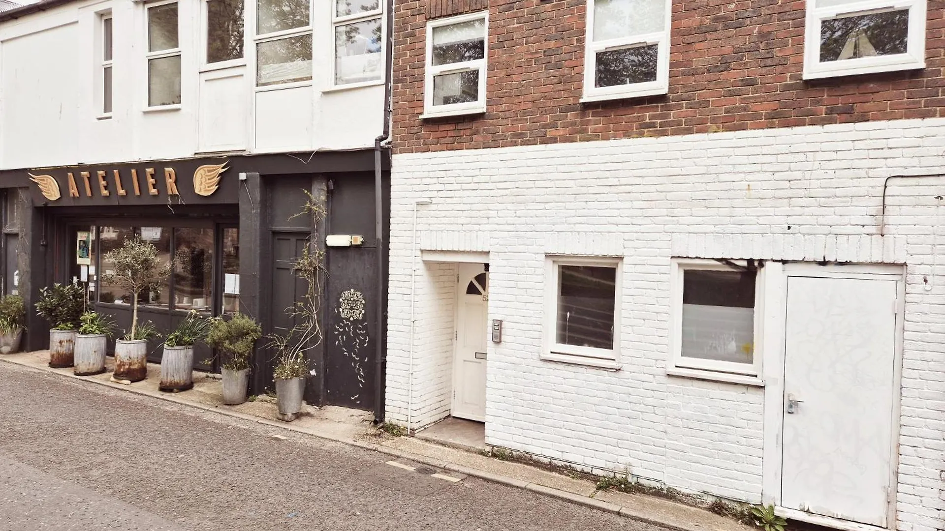 2 Bedroom, Brighton Central Apartment