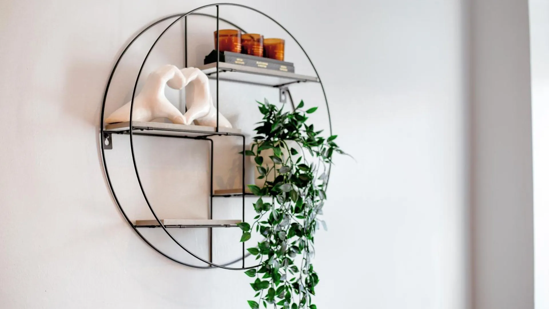 2 Bedroom, Brighton Central Apartment