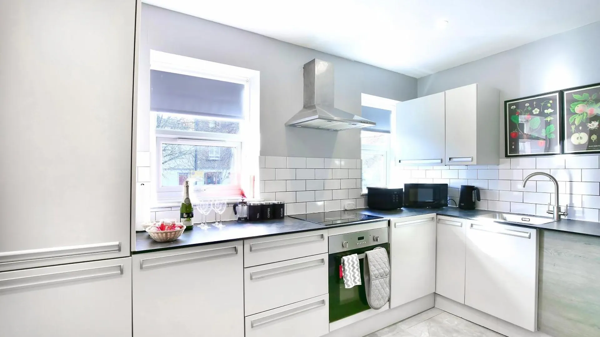 2 Bedroom, Brighton Central Apartment